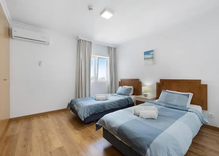 Cozy With Seaview 300m From Vau Apartamento Portimão