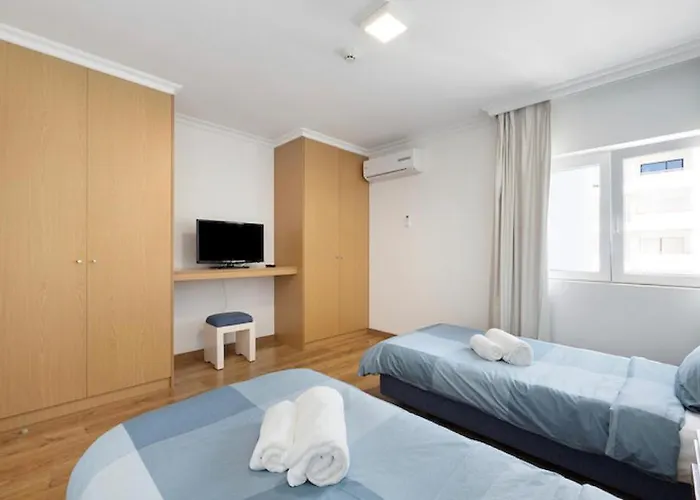 Апартаменти Cozy With Seaview 300m From Vau *